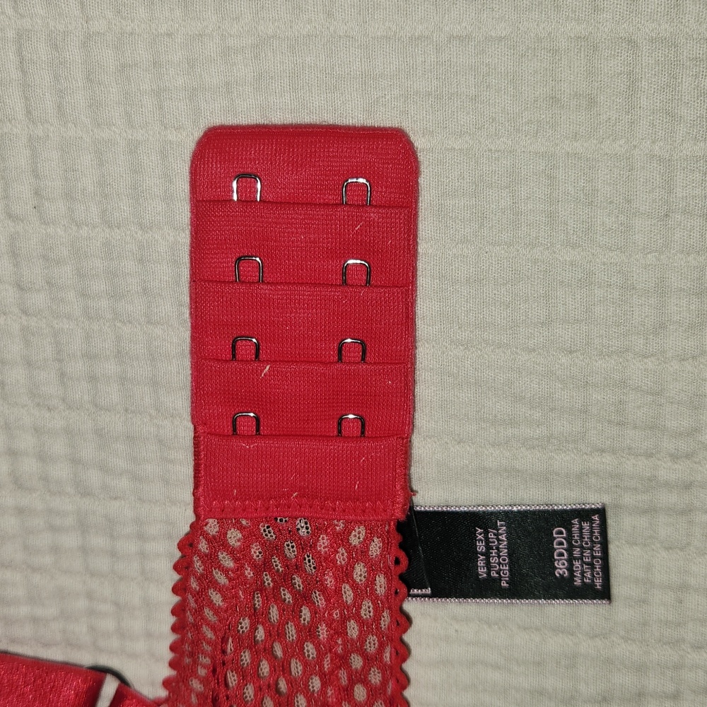 Victoria's Secret Very Sexy push-up bra, 36DDD, red - Picture 3 of 6
